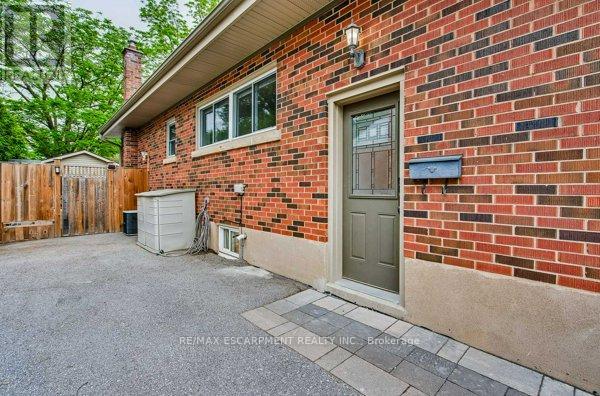 2217 Ghent Avenue, Burlington, Ontario  L7R 1Y6 - Photo 2 - W12737360