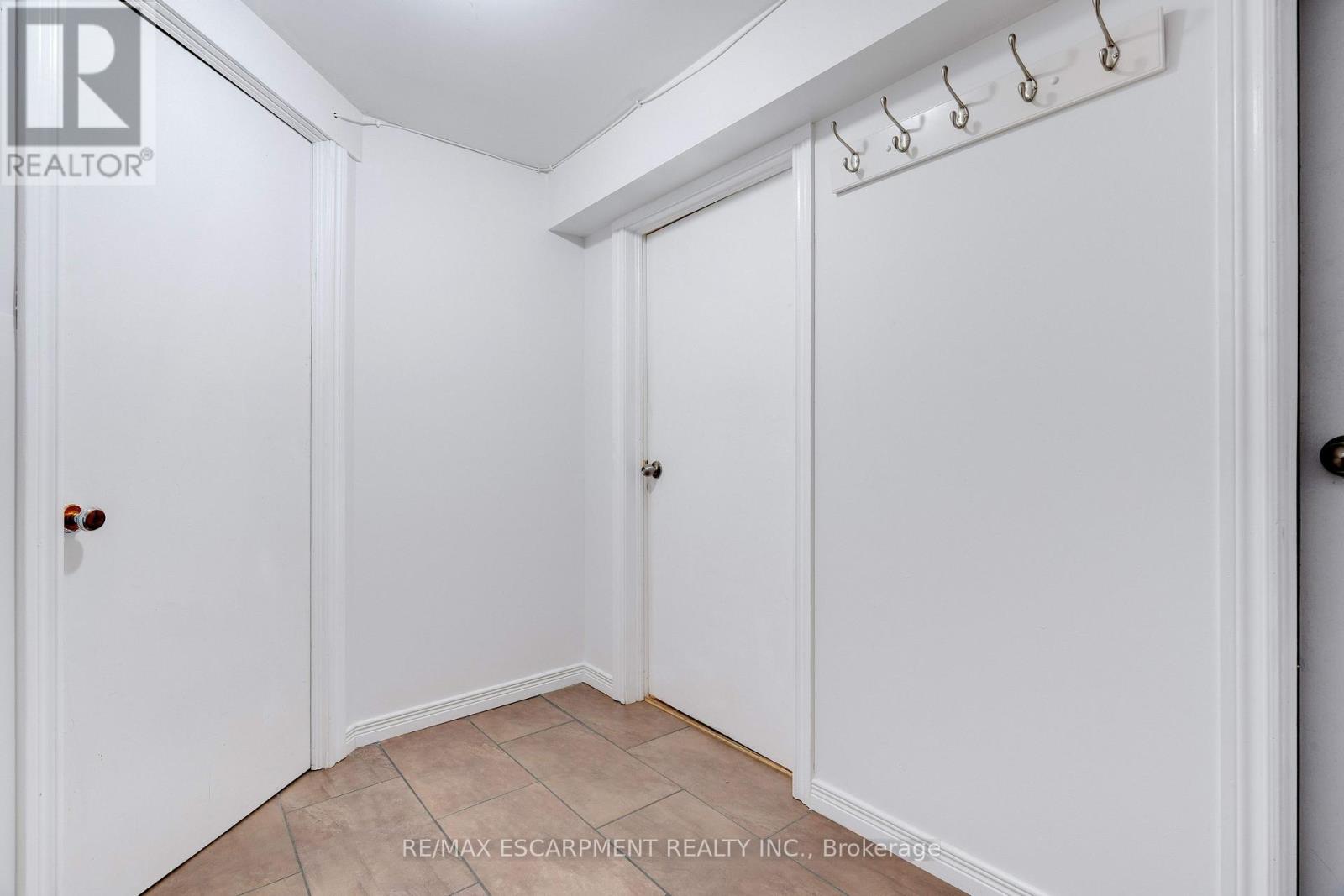 2217 Ghent Avenue, Burlington, Ontario  L7R 1Y6 - Photo 3 - W12737360