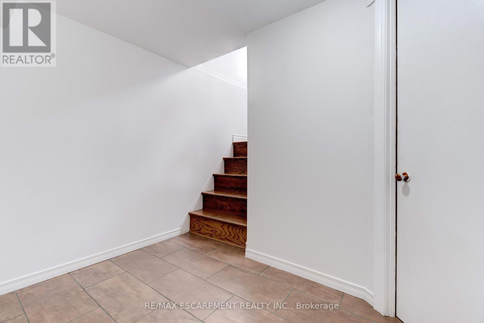 2217 Ghent Avenue, Burlington, Ontario  L7R 1Y6 - Photo 4 - W12737360