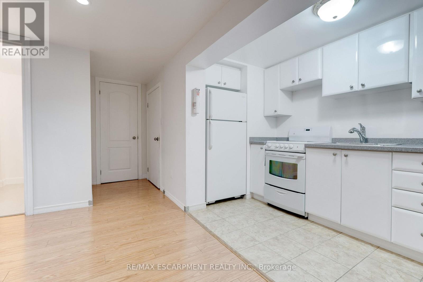 2217 Ghent Avenue, Burlington, Ontario  L7R 1Y6 - Photo 6 - W12737360