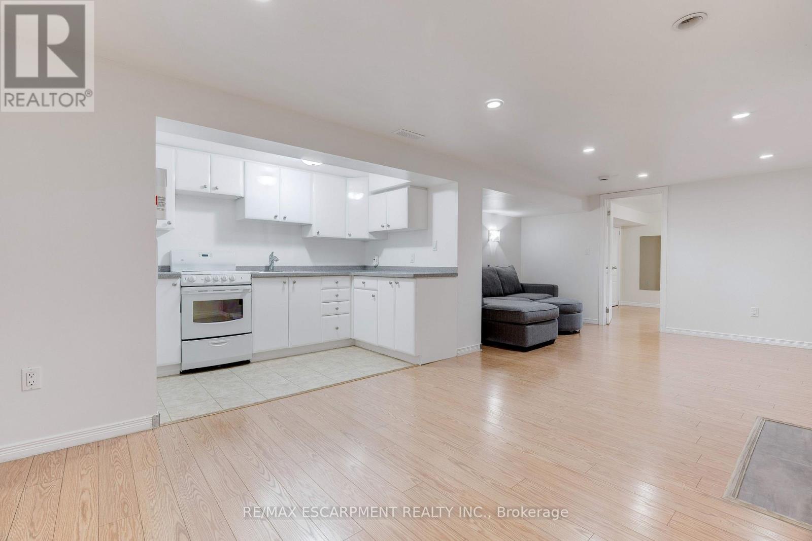 2217 Ghent Avenue, Burlington, Ontario  L7R 1Y6 - Photo 9 - W12737360