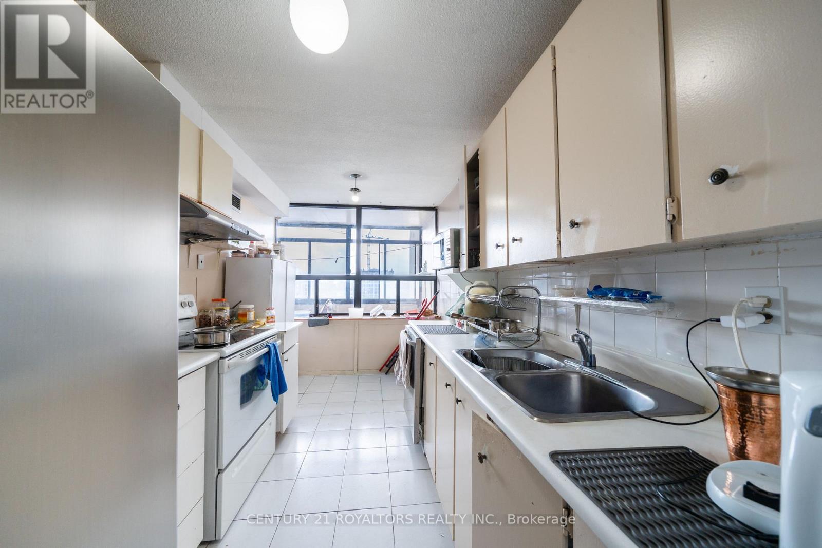 1210 - 18 Knightsbridge Road, Brampton, Ontario  L6T 3X5 - Photo 10 - W12737362