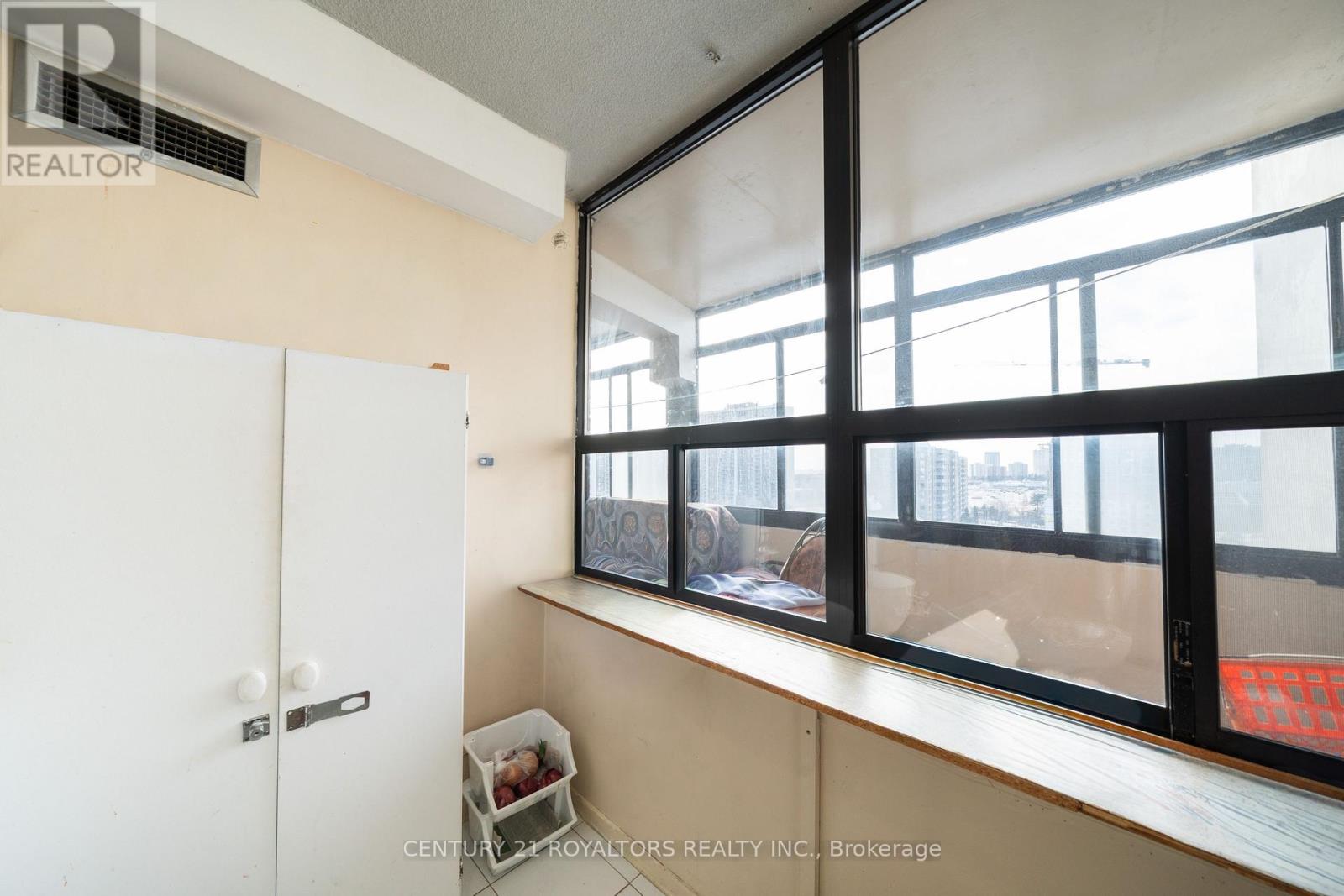 1210 - 18 Knightsbridge Road, Brampton, Ontario  L6T 3X5 - Photo 11 - W12737362