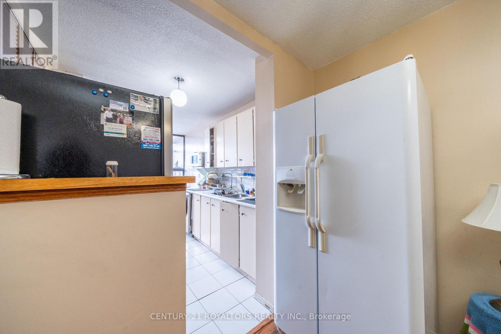 1210 - 18 Knightsbridge Road, Brampton, Ontario  L6T 3X5 - Photo 8 - W12737362