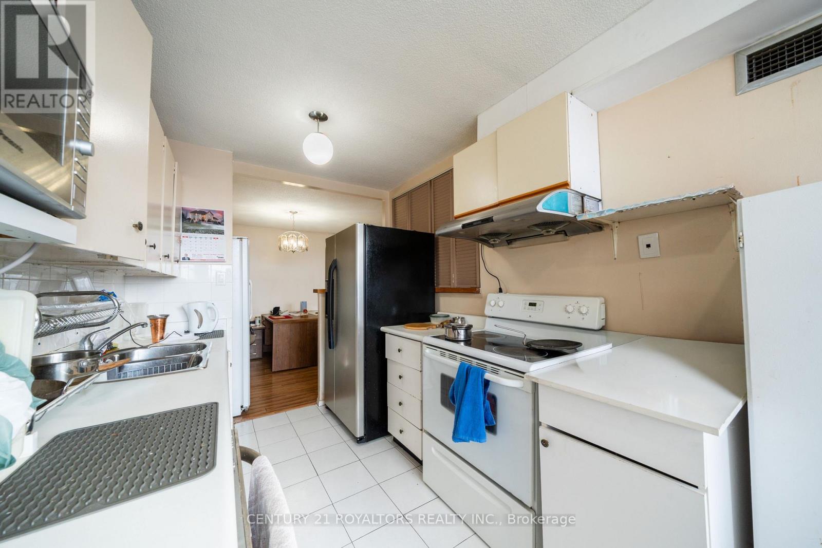 1210 - 18 Knightsbridge Road, Brampton, Ontario  L6T 3X5 - Photo 9 - W12737362