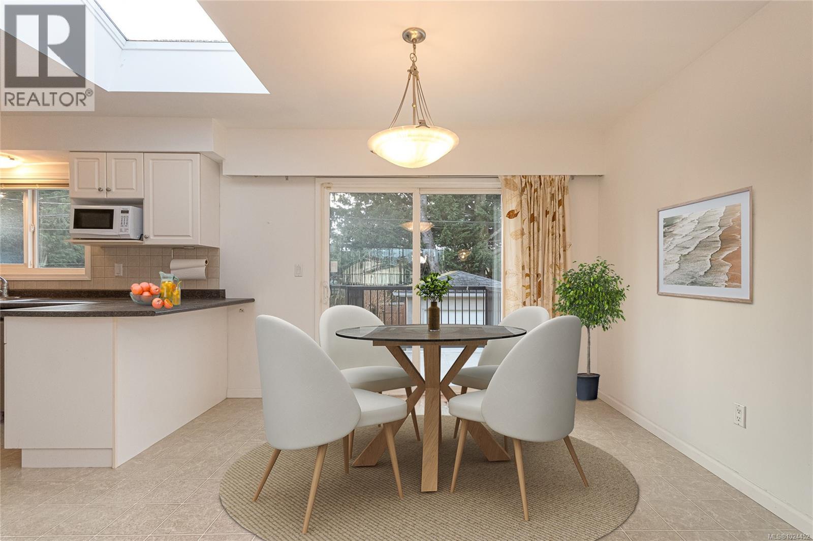 1697 Cedarwood Close, Saanich, British Columbia  V8N 1H1 - Photo 8 - 1024452