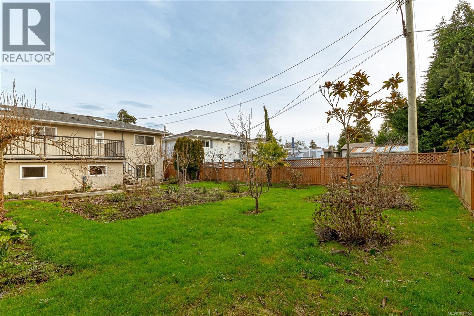 1697 Cedarwood Close, Saanich, British Columbia  V8N 1H1 - Photo 21 - 1024452