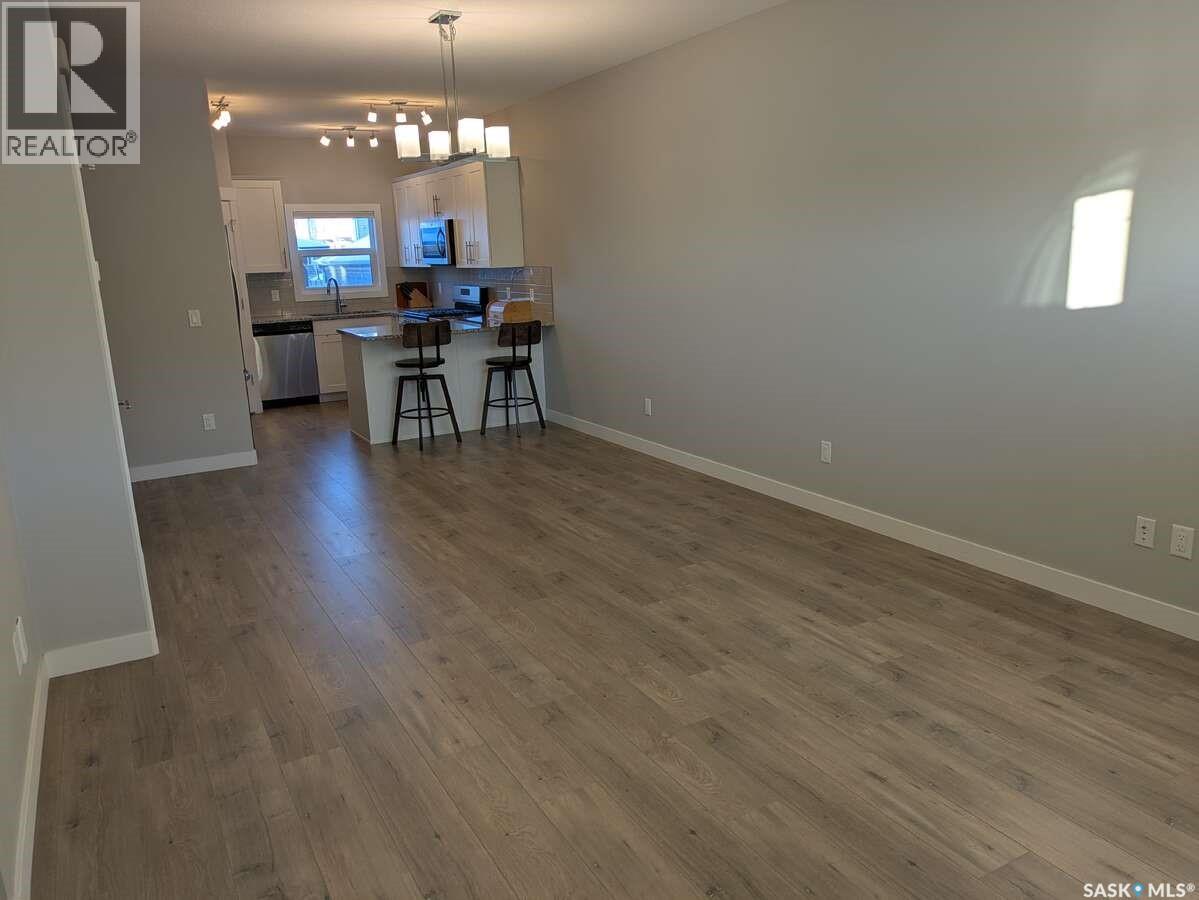 3132 Crosbie Crescent, Regina, Saskatchewan  S4V 3S2 - Photo 3 - SK027573