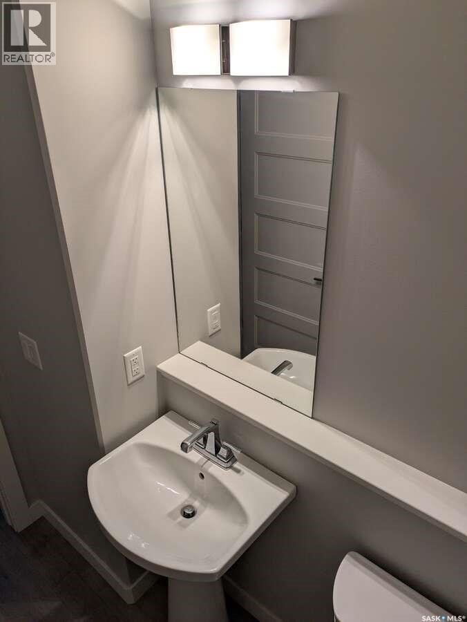 3132 Crosbie Crescent, Regina, Saskatchewan  S4V 3S2 - Photo 8 - SK027573