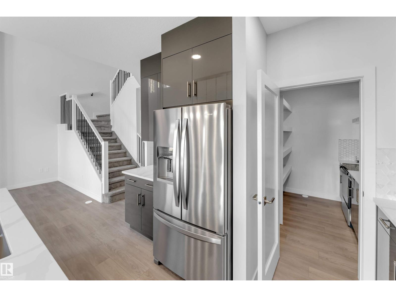 935 18 Av Nw, Edmonton, Alberta  T6T 2X3 - Photo 5 - E4471337