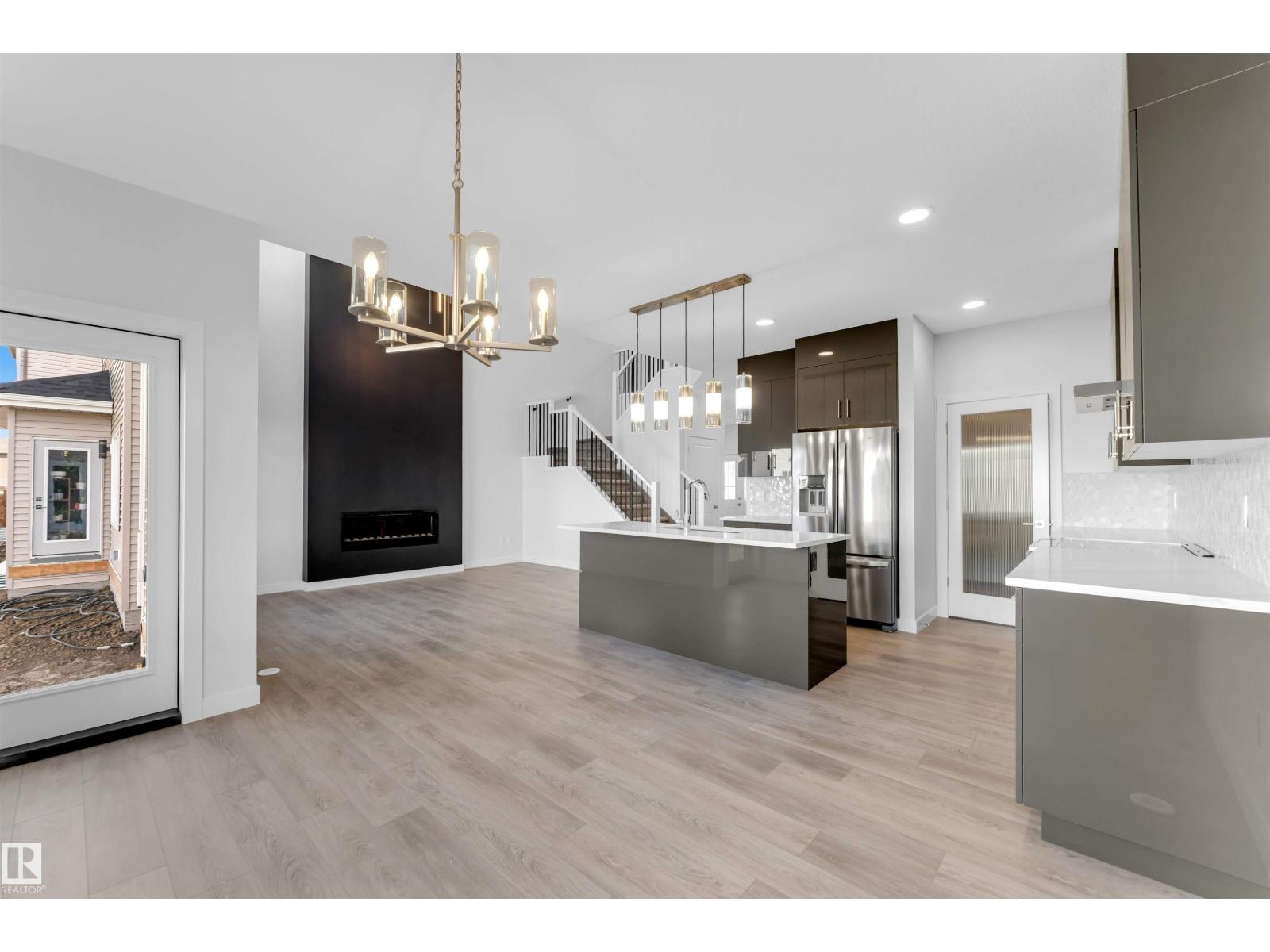 935 18 Av Nw, Edmonton, Alberta  T6T 2X3 - Photo 4 - E4471337