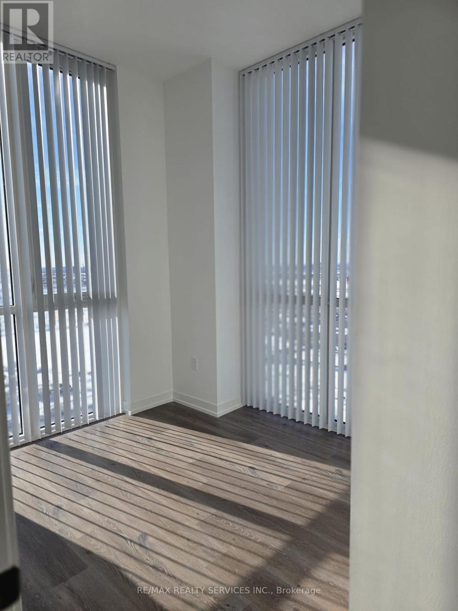 1912 - 28 Interchange Way, Vaughan, Ontario  L4K 0P8 - Photo 10 - N12737298