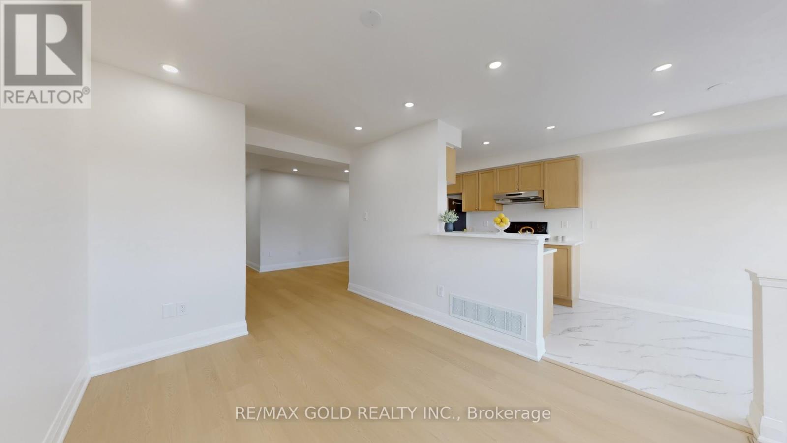 26 Applegrove Court, Brampton, Ontario  L6R 2Y8 - Photo 6 - W12714312