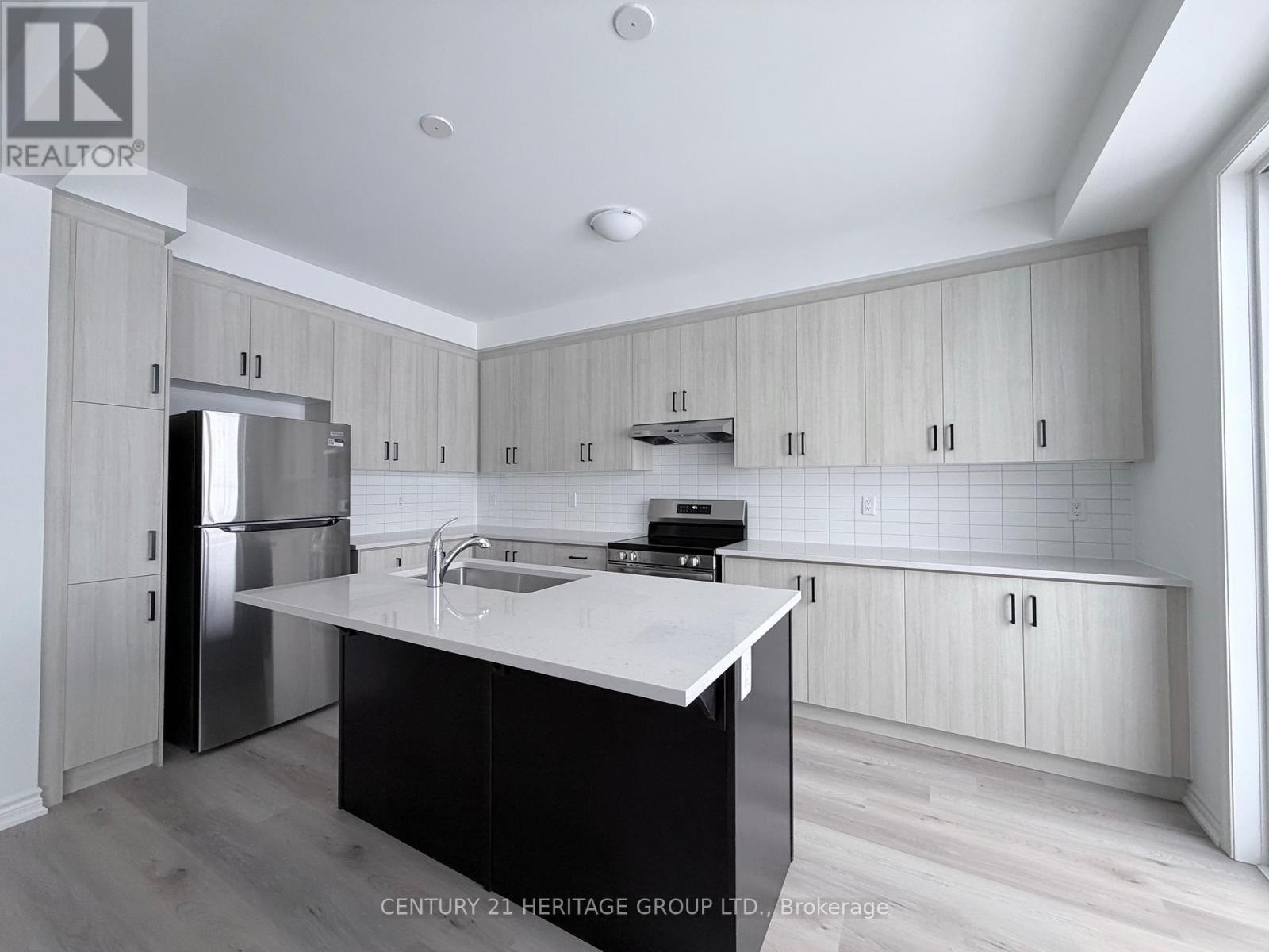 92 Vinewood Crescent, Barrie, Ontario  L9J 0B7 - Photo 2 - S12737390