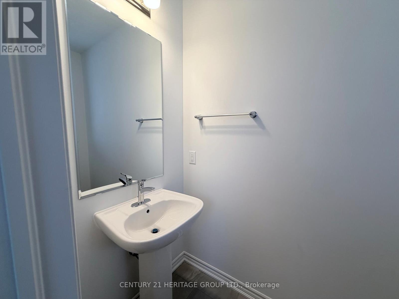 92 Vinewood Crescent, Barrie, Ontario  L9J 0B7 - Photo 4 - S12737390