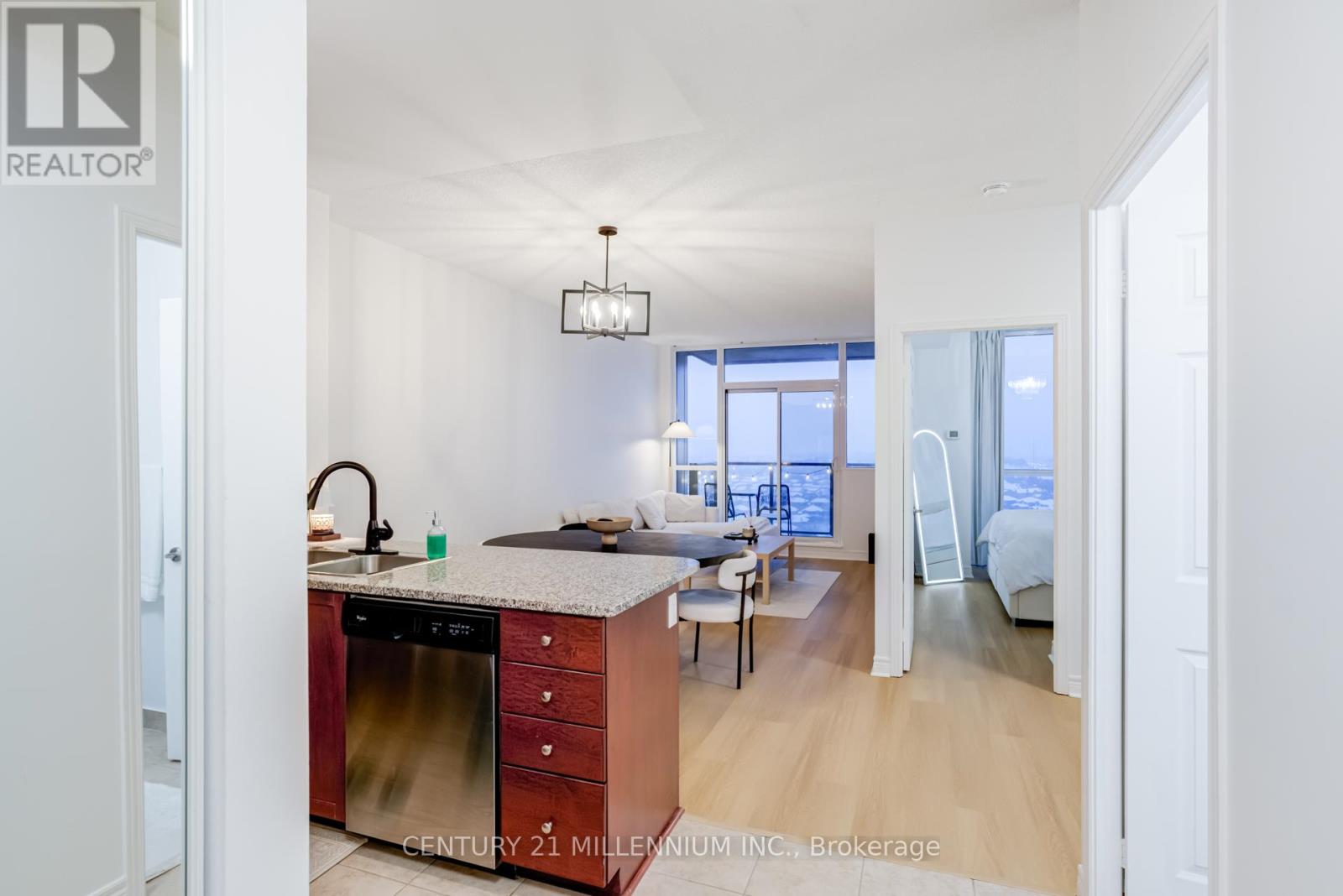 1607 - 339 Rathburn Road W, Mississauga, Ontario  L5B 0K6 - Photo 14 - W12737386