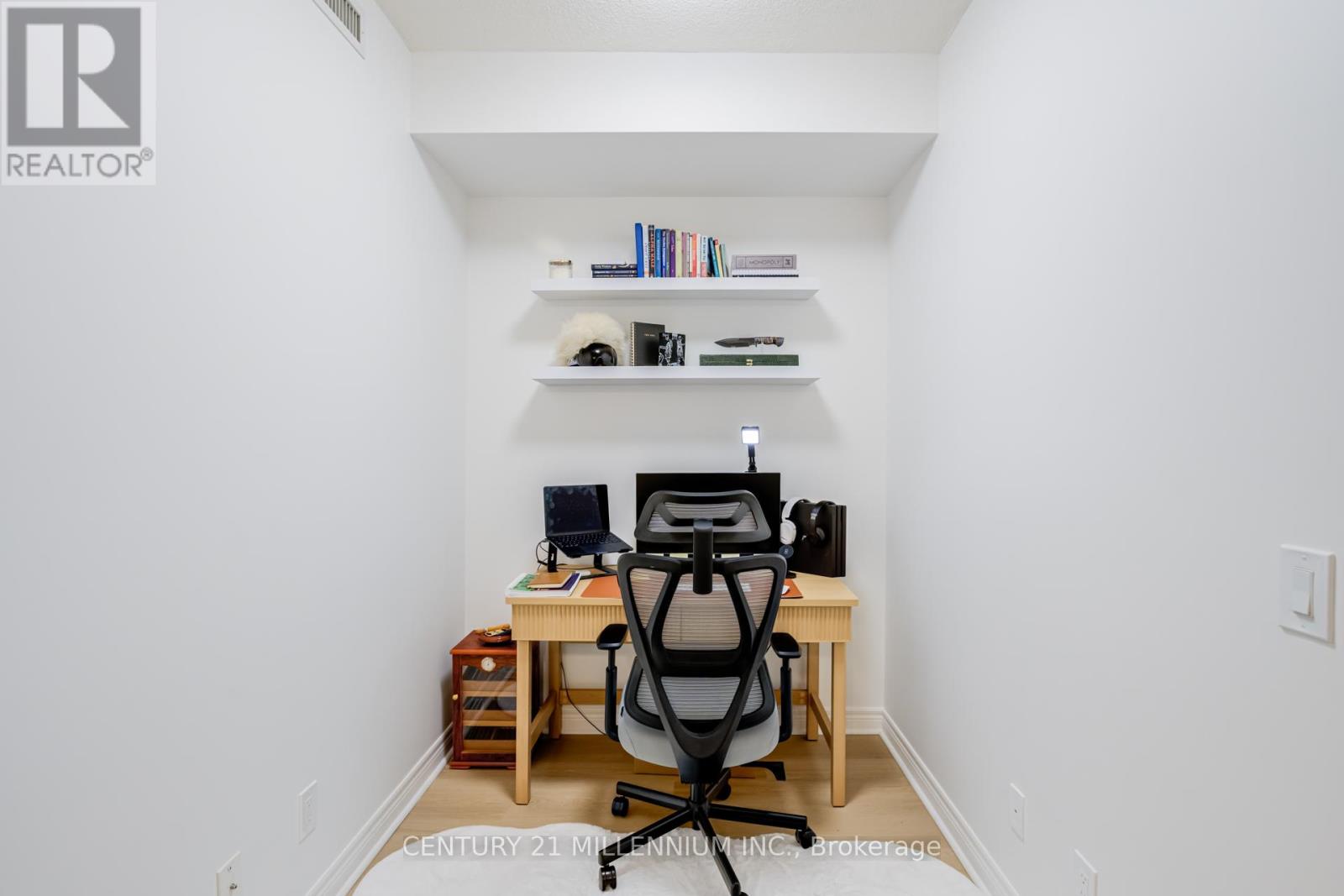 1607 - 339 Rathburn Road W, Mississauga, Ontario  L5B 0K6 - Photo 25 - W12737386