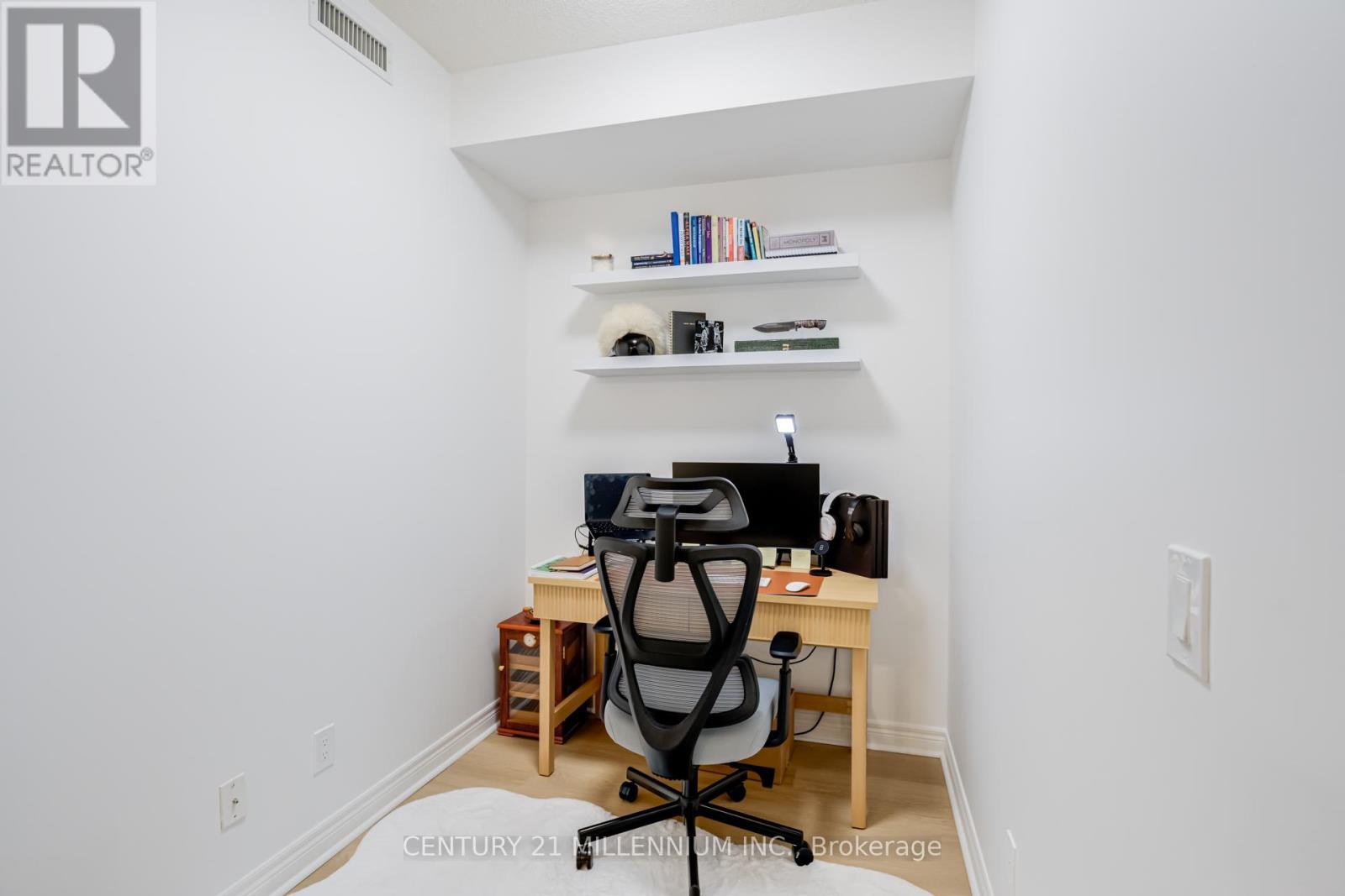 1607 - 339 Rathburn Road W, Mississauga, Ontario  L5B 0K6 - Photo 26 - W12737386