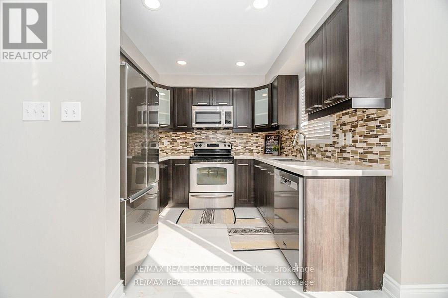 42 Sedgewick Circle, Brampton, Ontario  L7A 2P7 - Photo 14 - W12737410