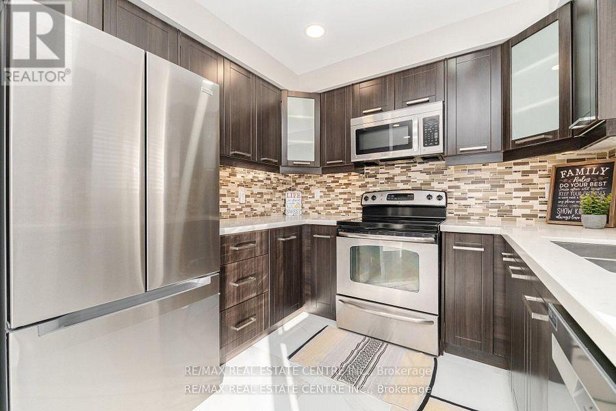 42 Sedgewick Circle, Brampton, Ontario  L7A 2P7 - Photo 15 - W12737410