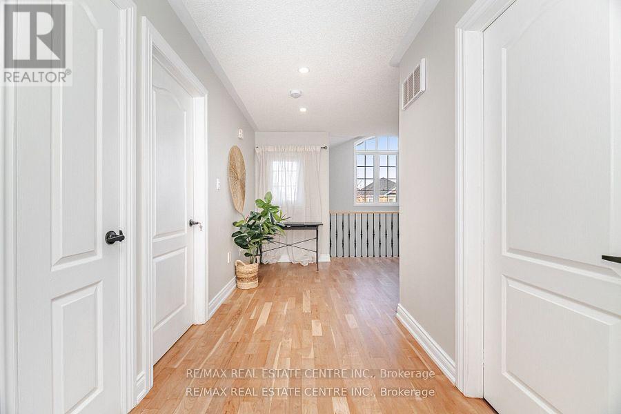 42 Sedgewick Circle, Brampton, Ontario  L7A 2P7 - Photo 21 - W12737410