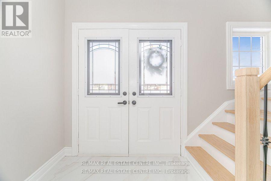 42 Sedgewick Circle, Brampton, Ontario  L7A 2P7 - Photo 3 - W12737410