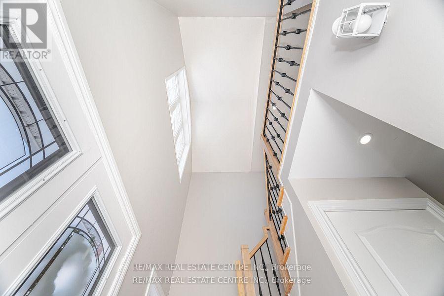 42 Sedgewick Circle, Brampton, Ontario  L7A 2P7 - Photo 4 - W12737410