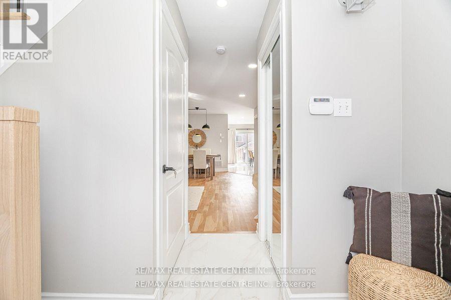 42 Sedgewick Circle, Brampton, Ontario  L7A 2P7 - Photo 5 - W12737410