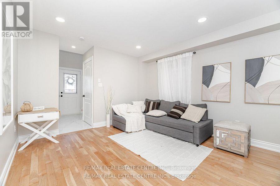 42 Sedgewick Circle, Brampton, Ontario  L7A 2P7 - Photo 6 - W12737410