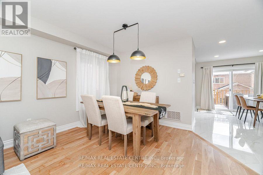 42 Sedgewick Circle, Brampton, Ontario  L7A 2P7 - Photo 9 - W12737410