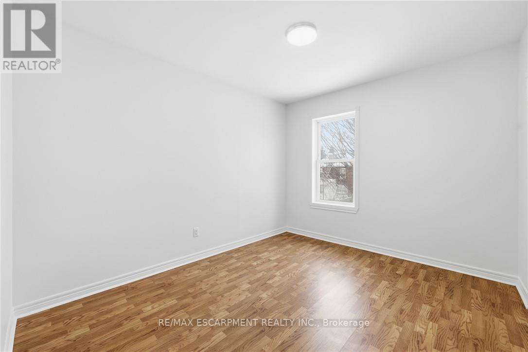 Upper - 51 Barnesdale Avenue S, Hamilton, Ontario  L8M 2V3 - Photo 10 - X12737394