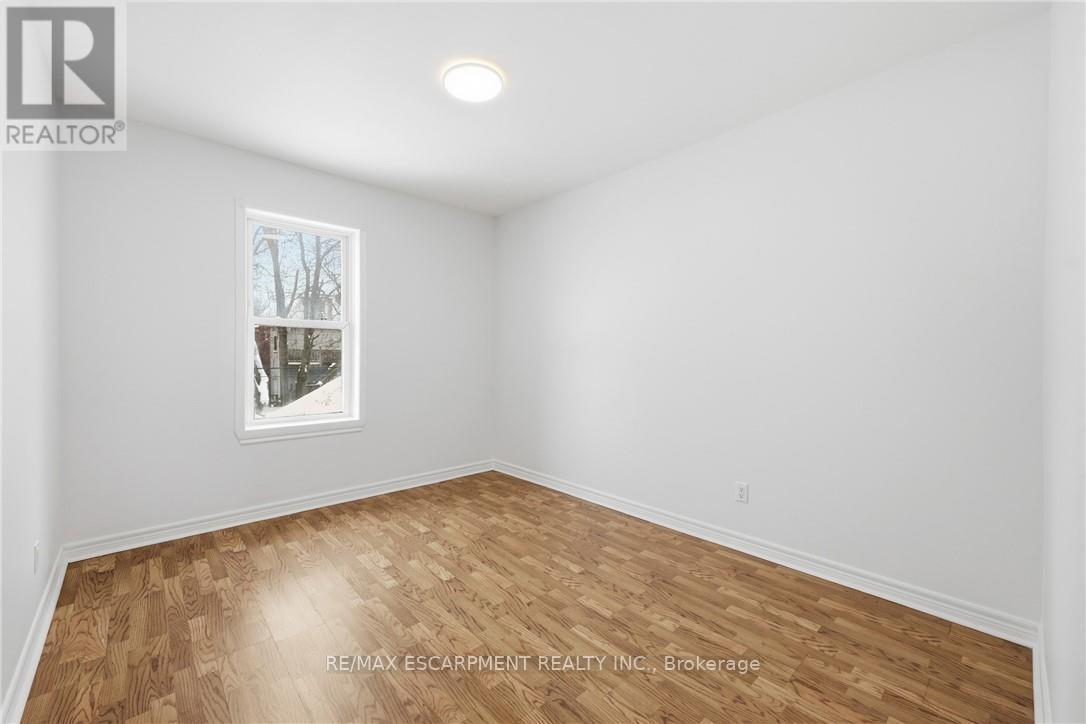 Upper - 51 Barnesdale Avenue S, Hamilton, Ontario  L8M 2V3 - Photo 11 - X12737394