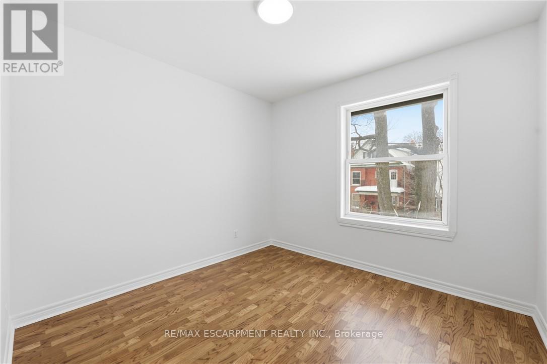 Upper - 51 Barnesdale Avenue S, Hamilton, Ontario  L8M 2V3 - Photo 13 - X12737394