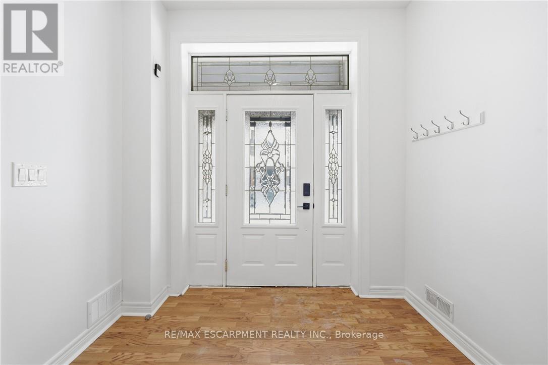 Upper - 51 Barnesdale Avenue S, Hamilton, Ontario  L8M 2V3 - Photo 3 - X12737394