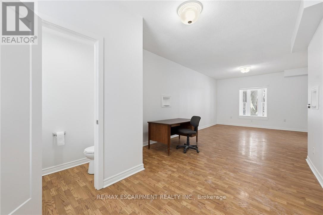 Upper - 51 Barnesdale Avenue S, Hamilton, Ontario  L8M 2V3 - Photo 6 - X12737394
