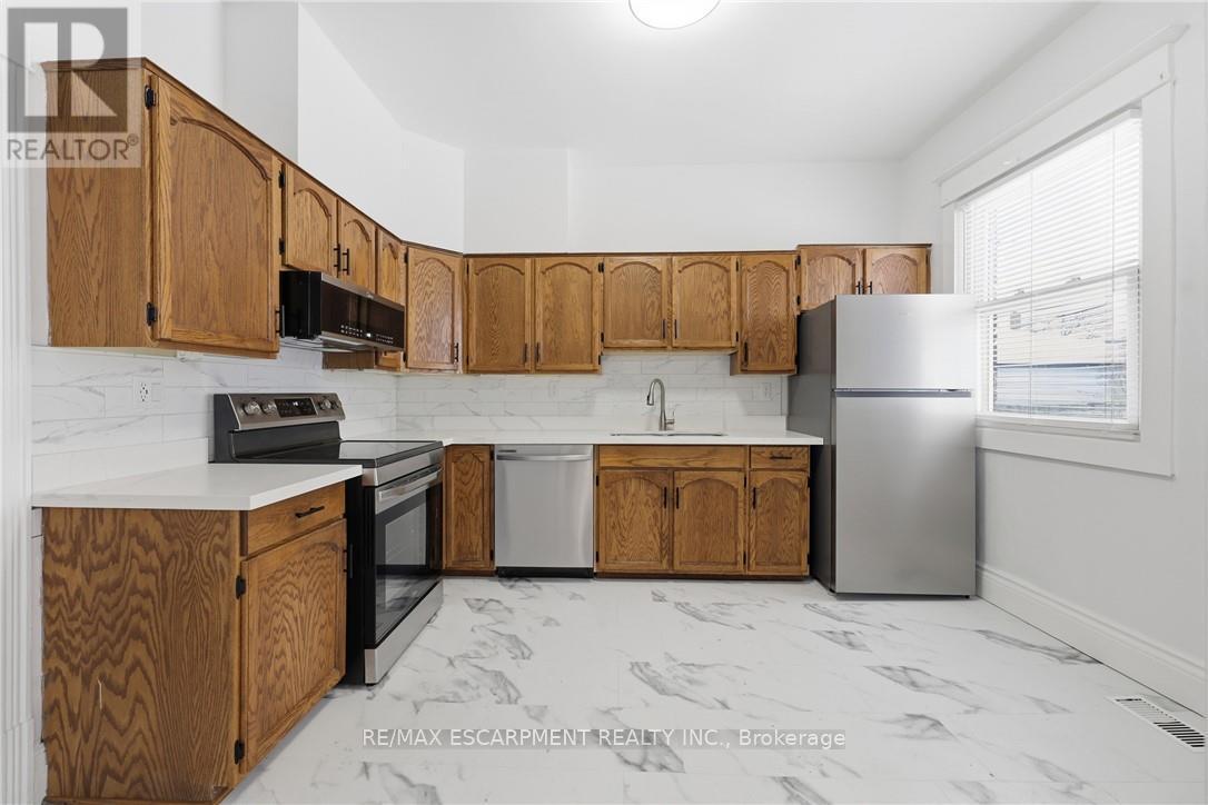 Upper - 51 Barnesdale Avenue S, Hamilton, Ontario  L8M 2V3 - Photo 7 - X12737394