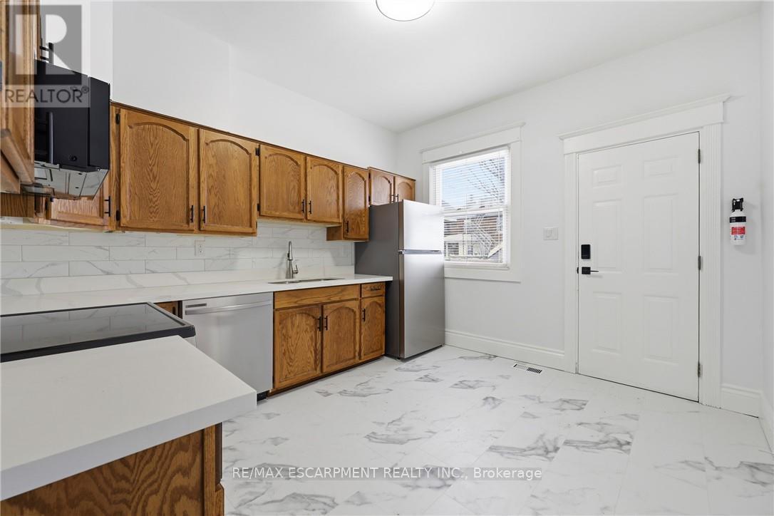 Upper - 51 Barnesdale Avenue S, Hamilton, Ontario  L8M 2V3 - Photo 9 - X12737394