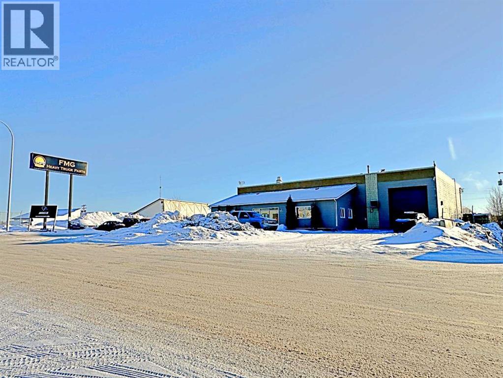 145 Macdonald Crescent, Fort Mcmurray, Alberta  T9H 4B3 - Photo 2 - A2281191