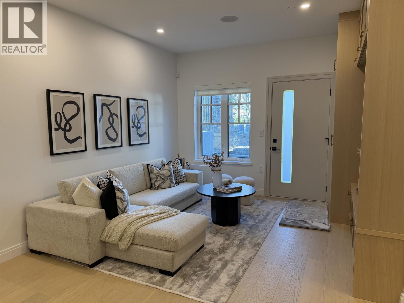 2540 Grant Street, Vancouver, British Columbia  V5K 3G7 - Photo 2 - R3084295