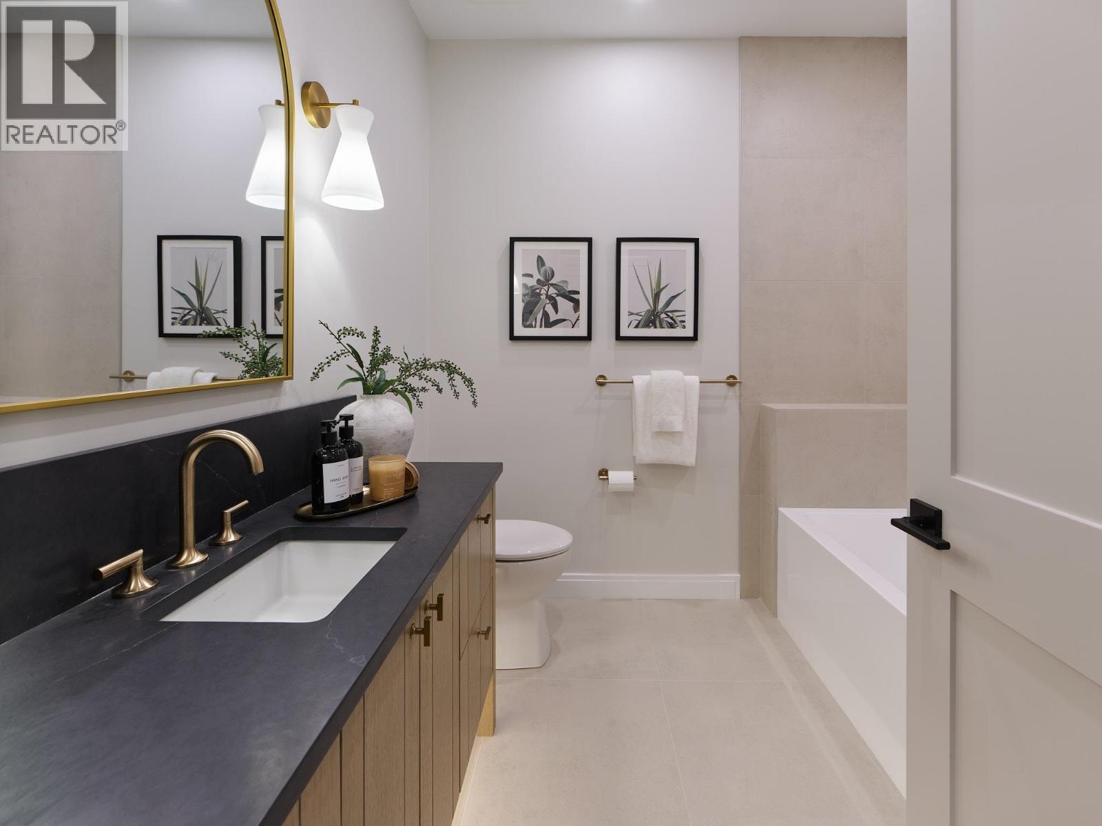 2540 Grant Street, Vancouver, British Columbia  V5K 3G7 - Photo 8 - R3084295