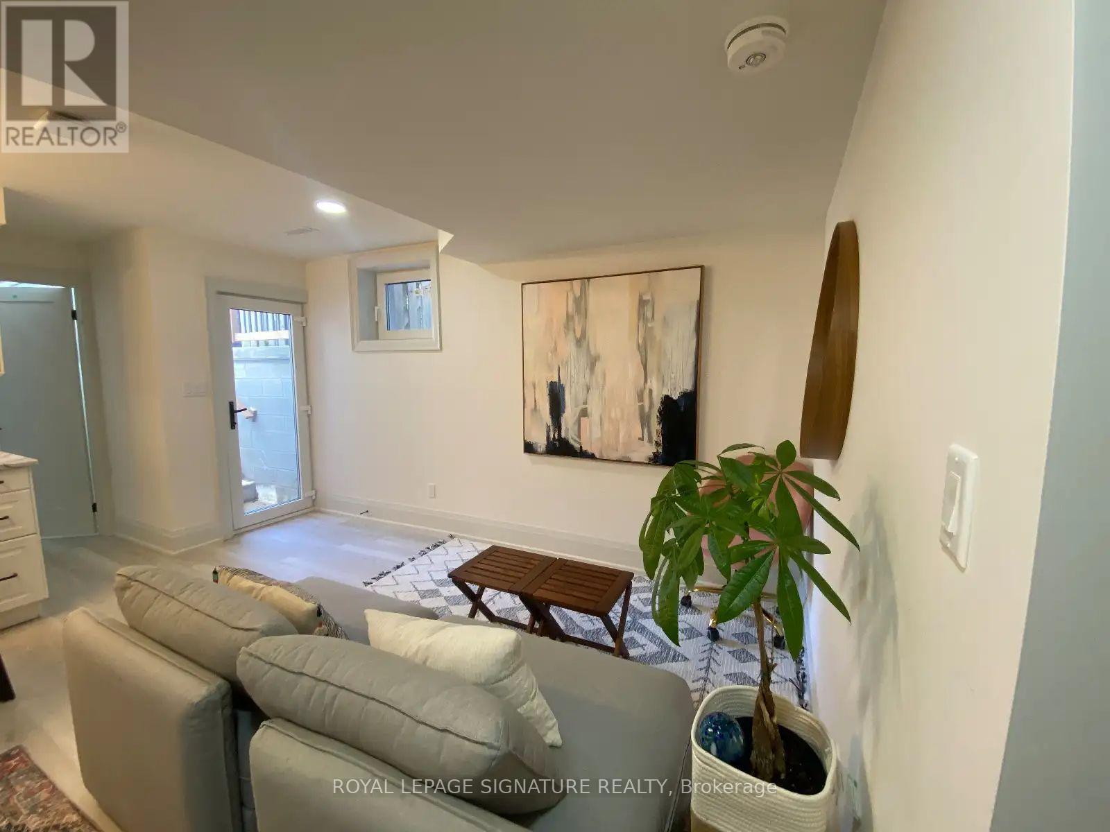 LOWER - 9 HAZELWOOD AVENUE, Toronto, Ontario