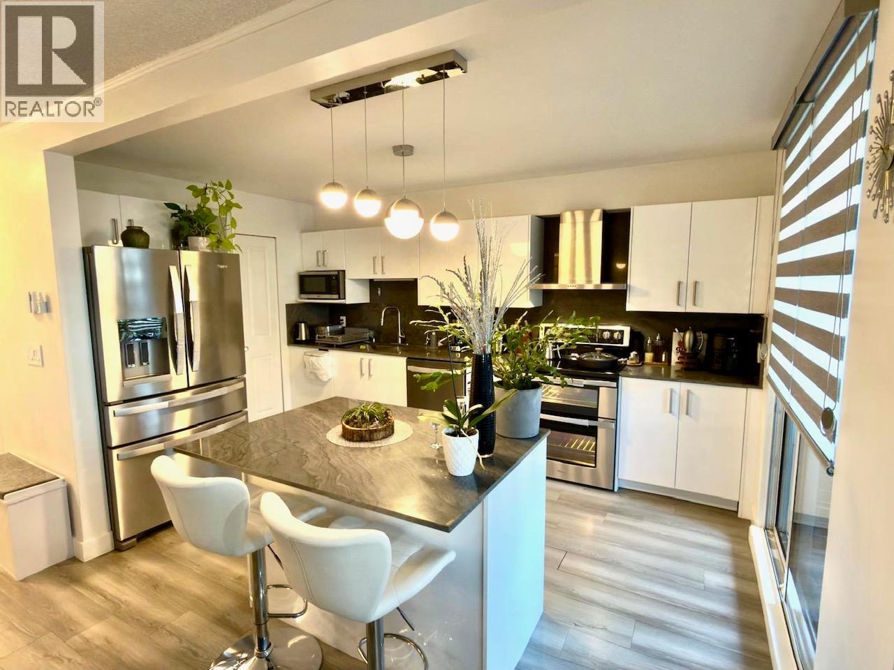 301 555 Austin Avenue, Coquitlam, British Columbia  V3K 6R8 - Photo 2 - R3083468