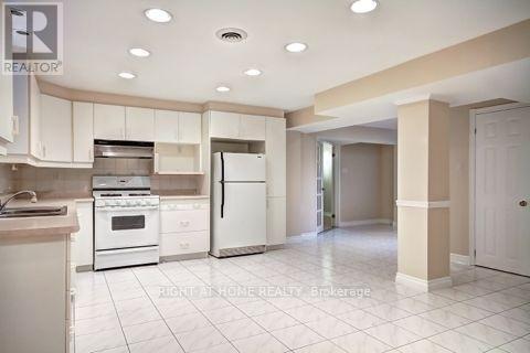 1579 Ogden Avenue E, Mississauga, Ontario  L5E 2H9 - Photo 11 - W12737460