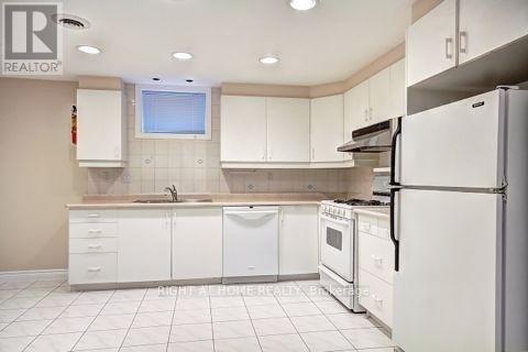 1579 Ogden Avenue E, Mississauga, Ontario  L5E 2H9 - Photo 12 - W12737460