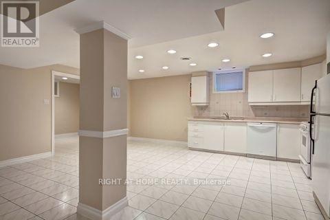 1579 Ogden Avenue E, Mississauga, Ontario  L5E 2H9 - Photo 13 - W12737460