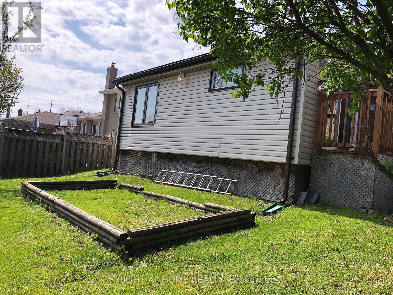 1579 Ogden Avenue E, Mississauga, Ontario  L5E 2H9 - Photo 5 - W12737460