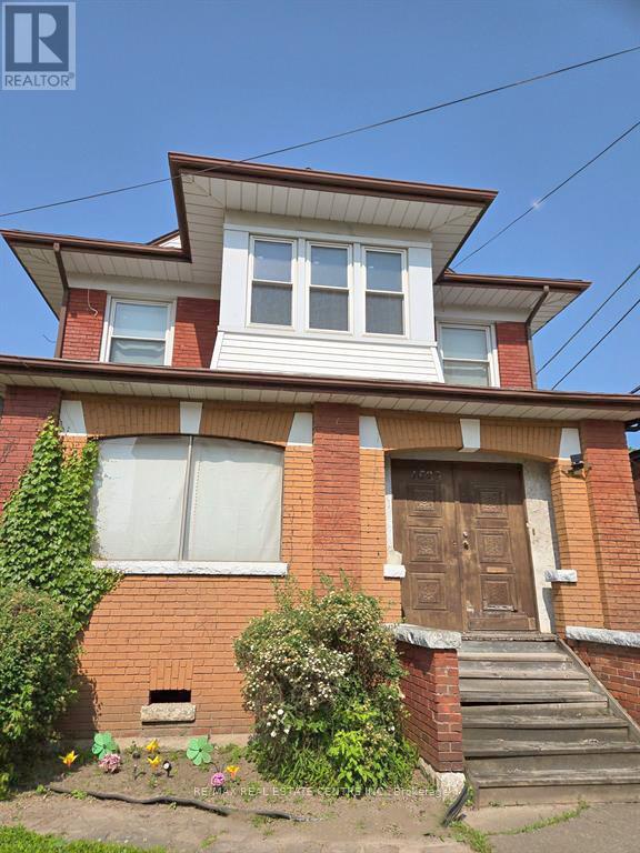 4689 Crysler Avenue, Niagara Falls, Ontario  L2E 3V7 - Photo 1 - X12737482