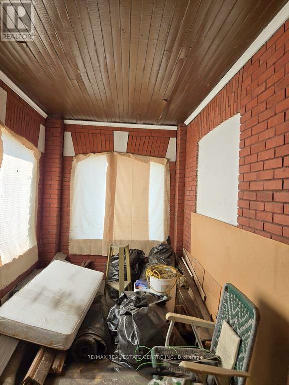 4689 Crysler Avenue, Niagara Falls, Ontario  L2E 3V7 - Photo 3 - X12737482