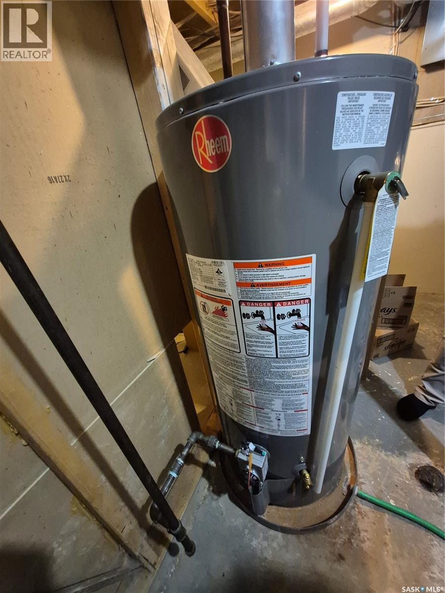 144 2nd Street W, Ponteix, Saskatchewan  S0N 1Z0 - Photo 17 - SK027577