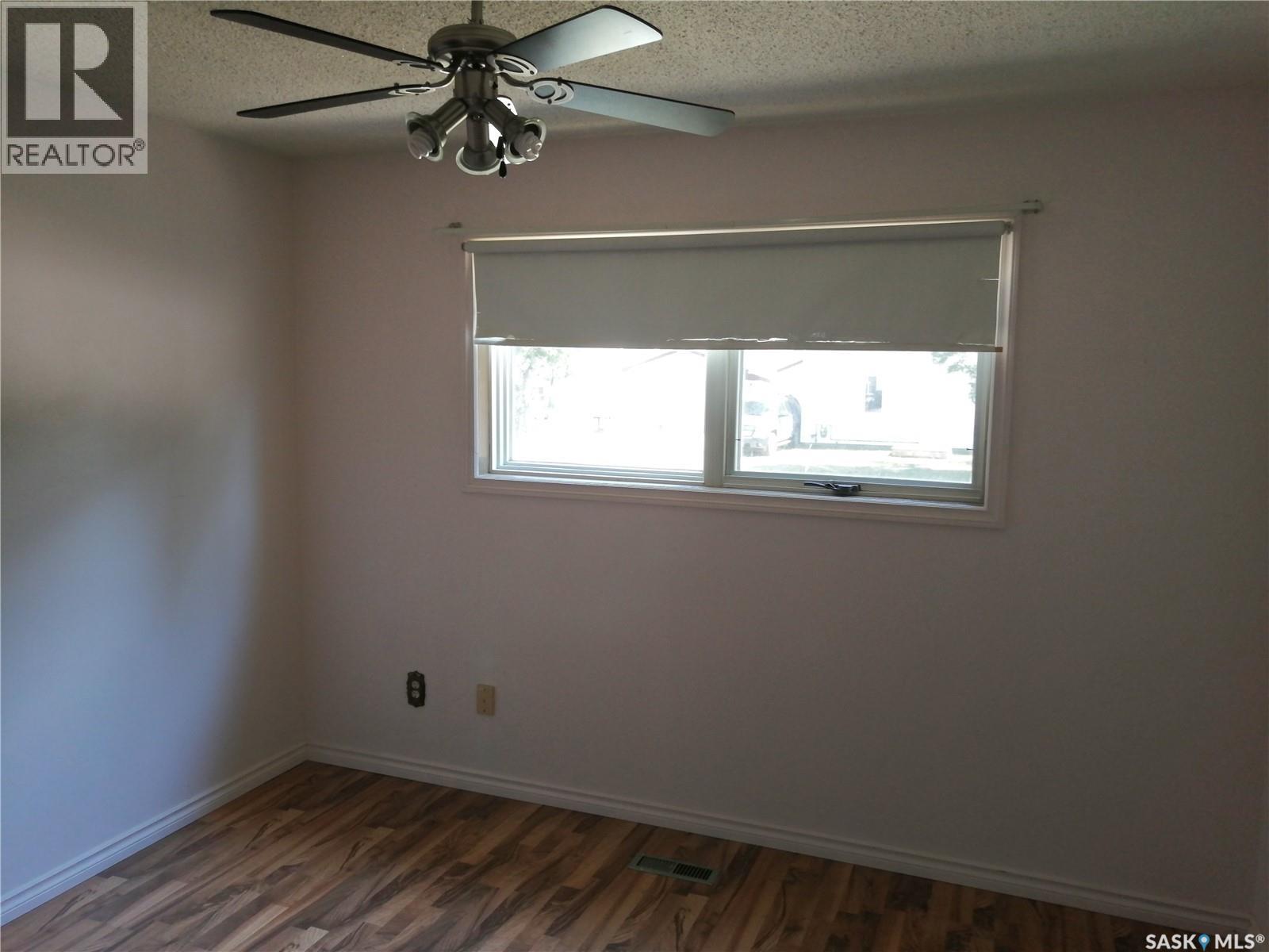 144 2nd Street W, Ponteix, Saskatchewan  S0N 1Z0 - Photo 7 - SK027577